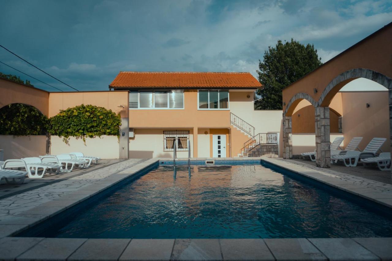 Holiday Home Rozic - Villa With Private Seasonal Heated Pool Мостар Экстерьер фото