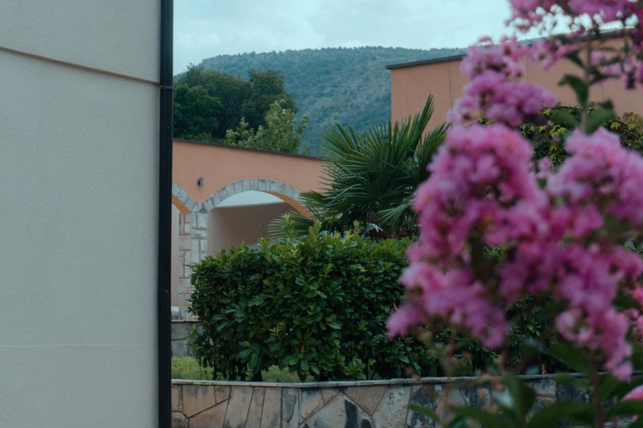 Holiday Home Rozic - Villa With Private Seasonal Heated Pool Мостар Экстерьер фото