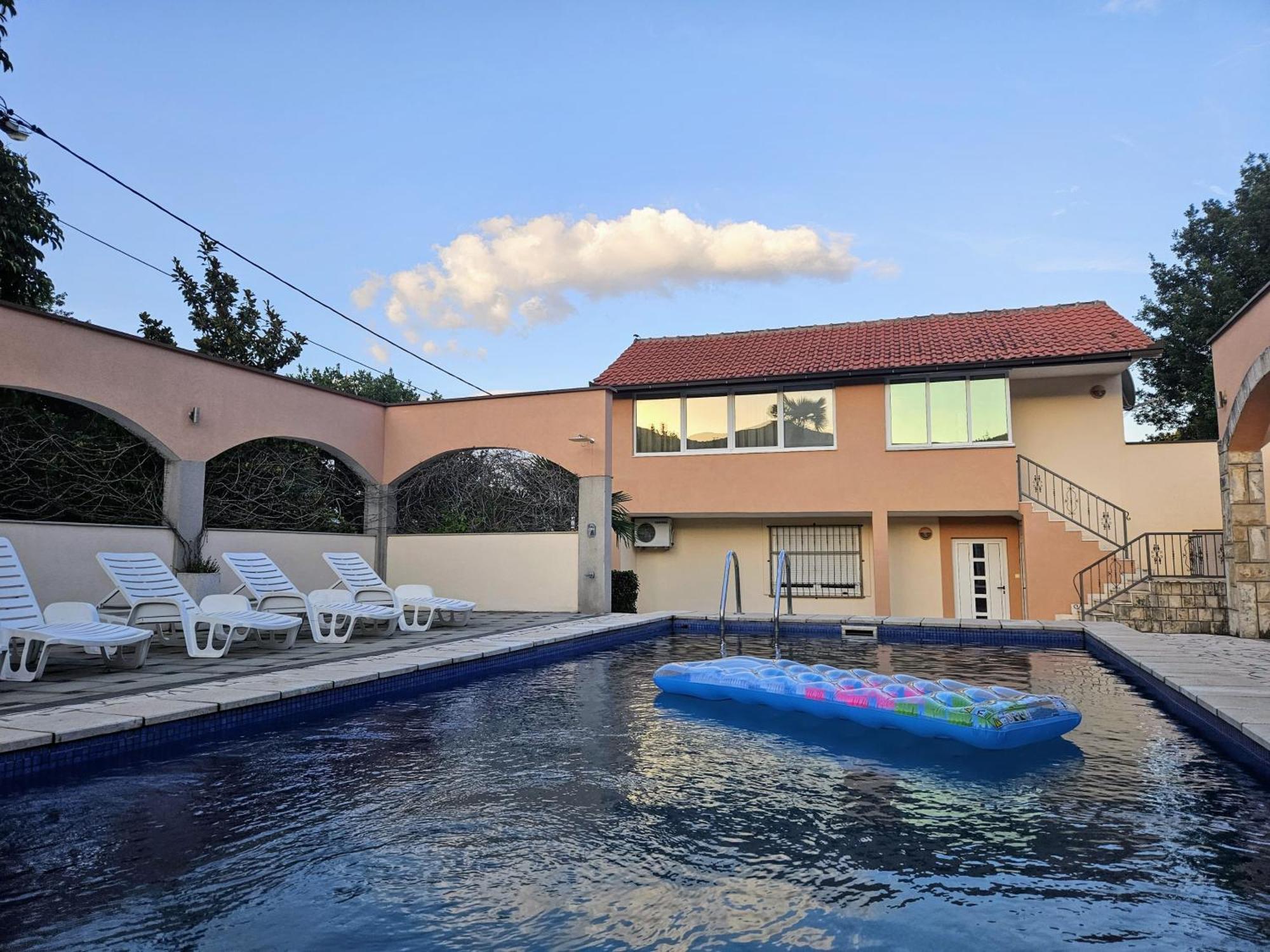 Holiday Home Rozic - Villa With Private Seasonal Heated Pool Мостар Экстерьер фото