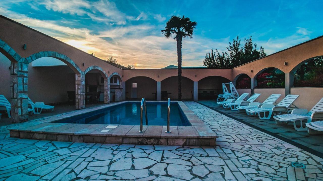 Holiday Home Rozic - Villa With Private Seasonal Heated Pool Мостар Экстерьер фото