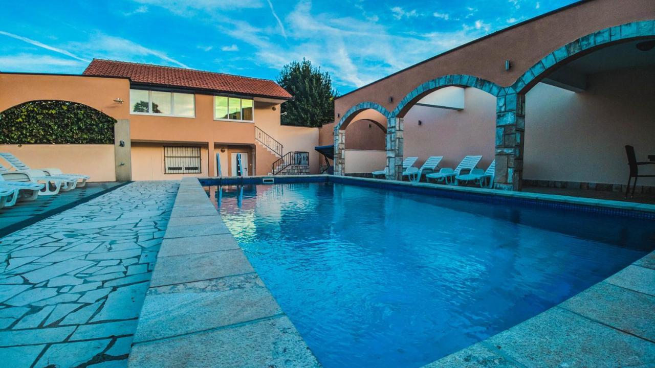 Holiday Home Rozic - Villa With Private Seasonal Heated Pool Мостар Экстерьер фото