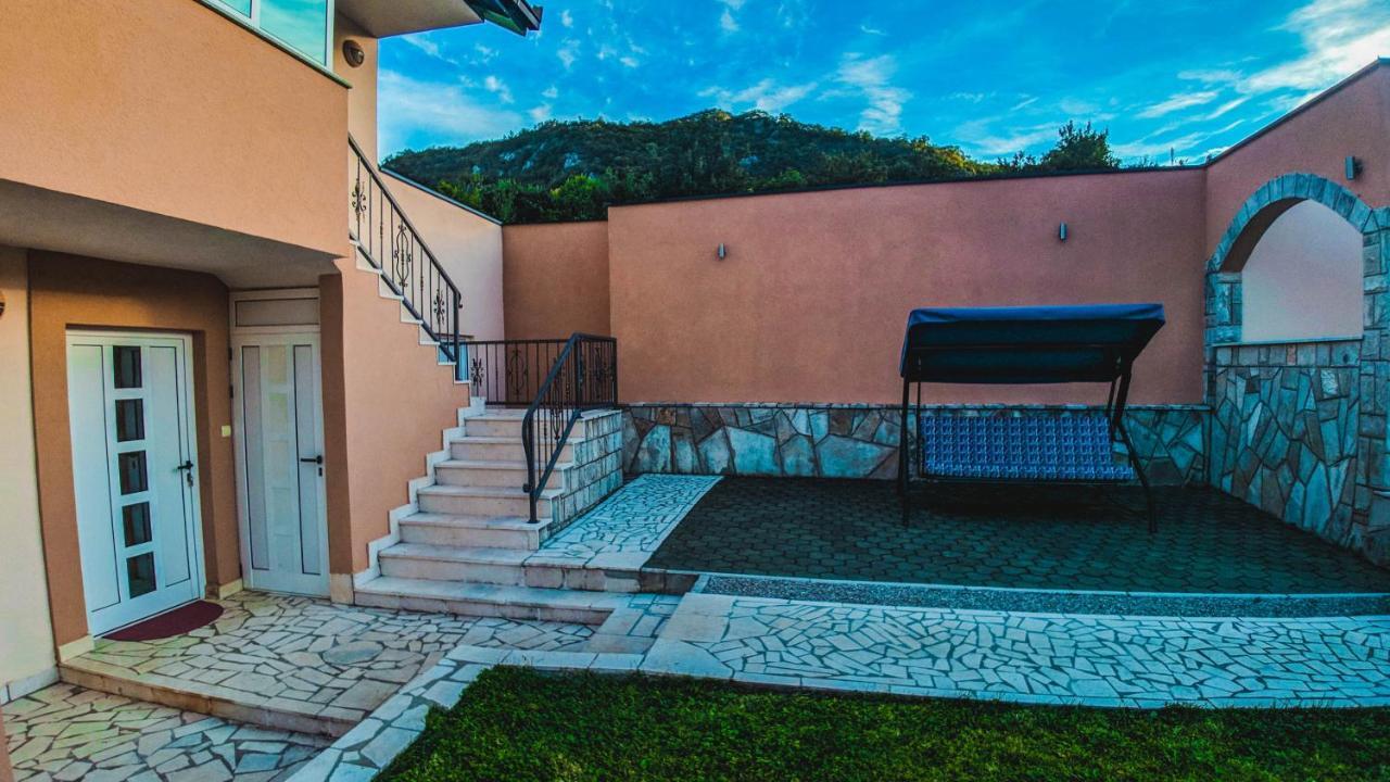 Holiday Home Rozic - Villa With Private Seasonal Heated Pool Мостар Экстерьер фото